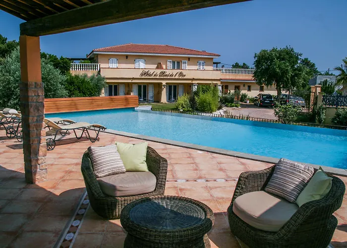 Du Pont De L'oso מלון