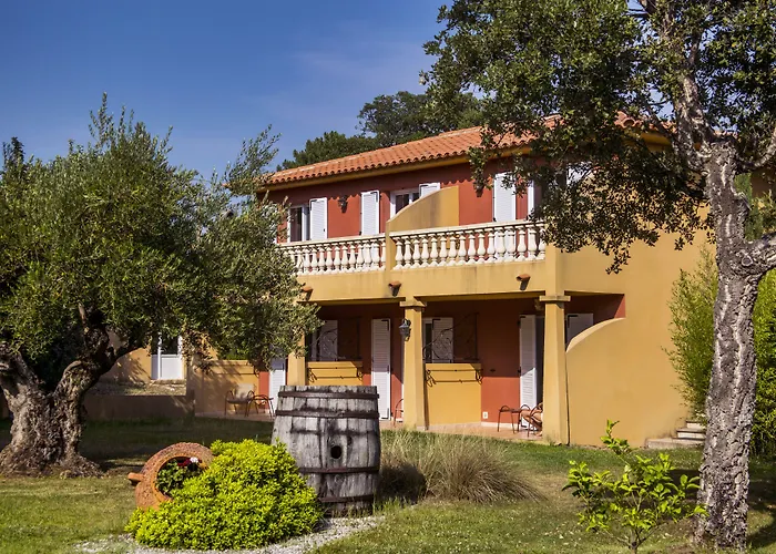 Du Pont De L'oso מלון לצ'י