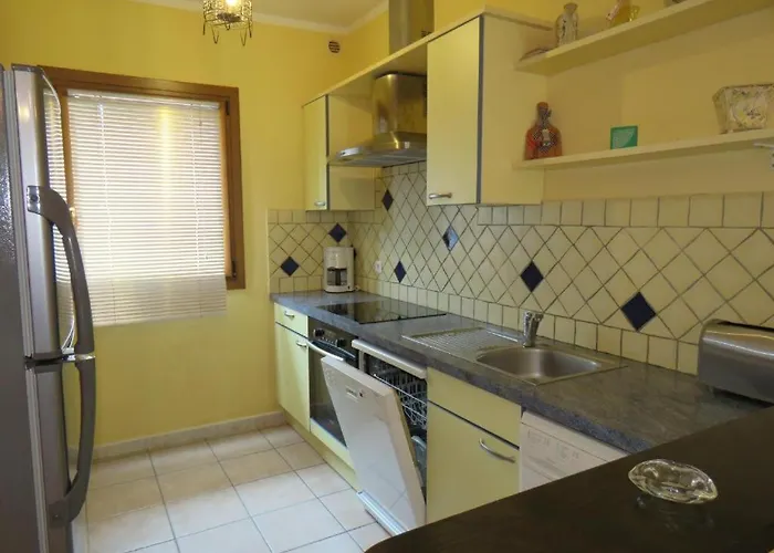 Du Pont De L'oso מלון