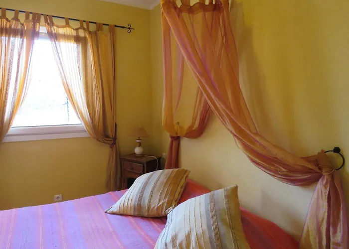 Du Pont De L'oso מלון