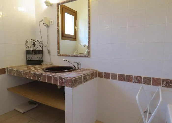 Du Pont De L'oso מלון לצ'י