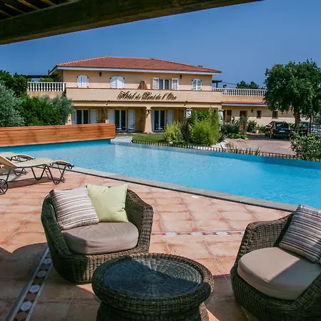 Du Pont De L'oso Hotel