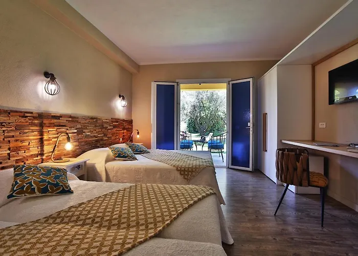 Du Pont De L'oso Otel 3*
