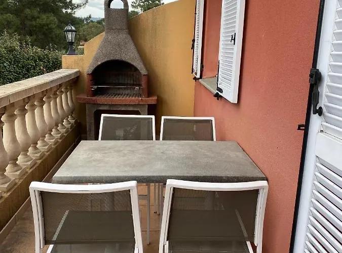 Du Pont De L'oso מלון